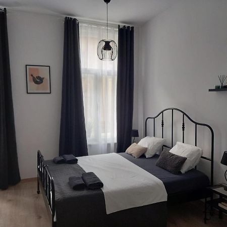 Black Queen & Countess Nera Zagreb Bagian luar foto