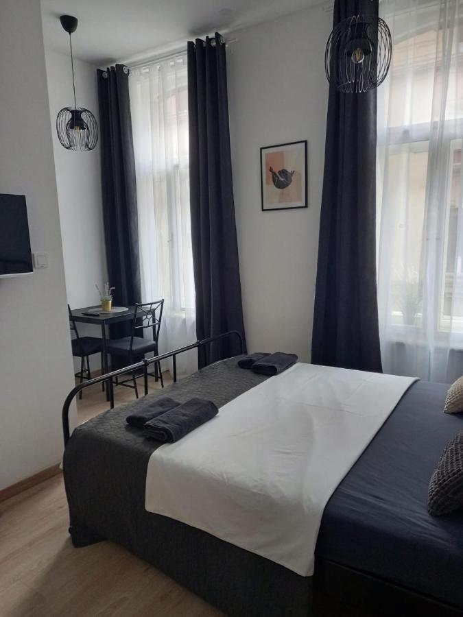 Black Queen & Countess Nera Zagreb Bagian luar foto